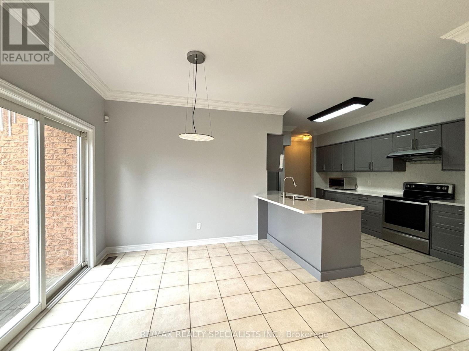 8 Yorkwood Trail, Brampton, Ontario  L6R 3J3 - Photo 6 - W13852314
