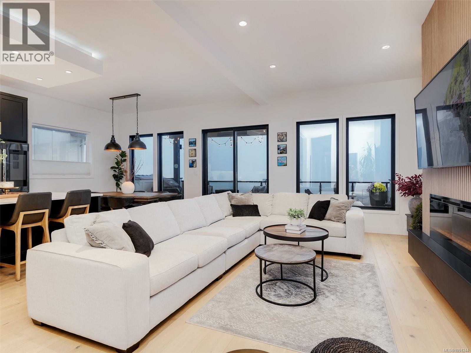 2403 Azurite Cres