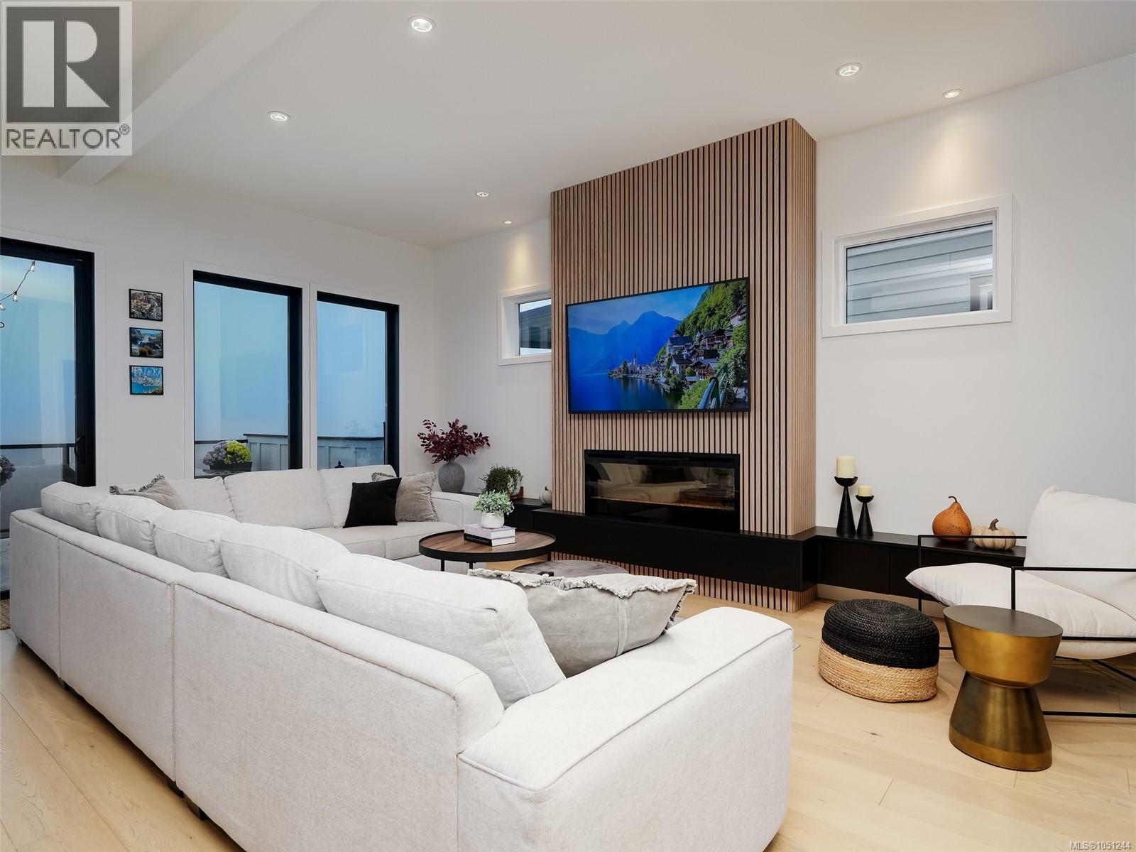 2403 Azurite Cres