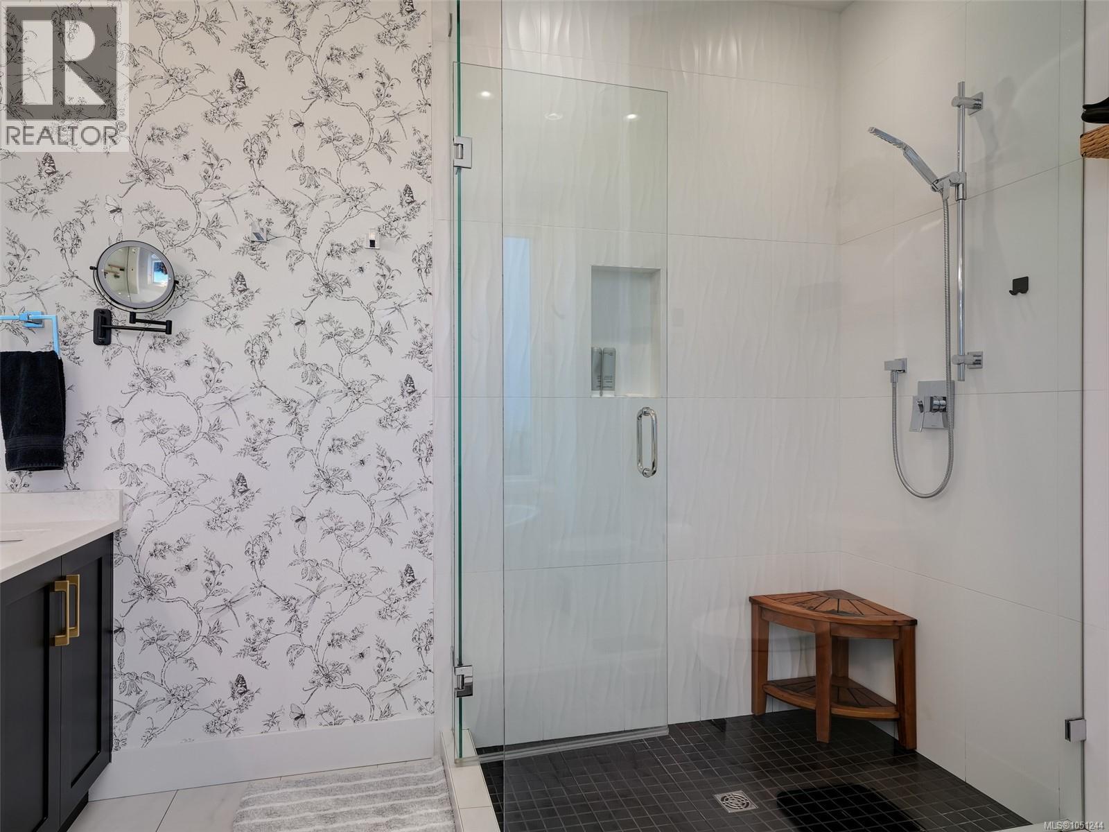 2403 Azurite Cres