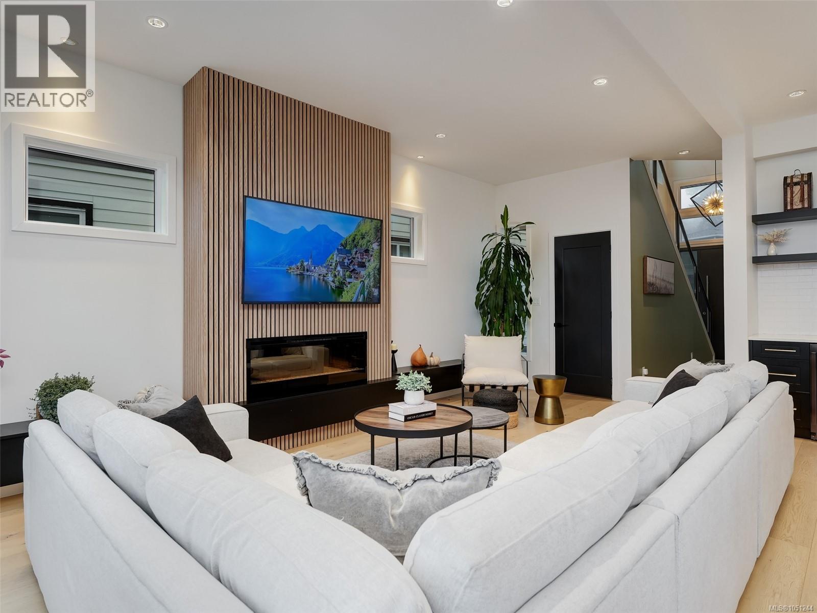 2403 Azurite Cres