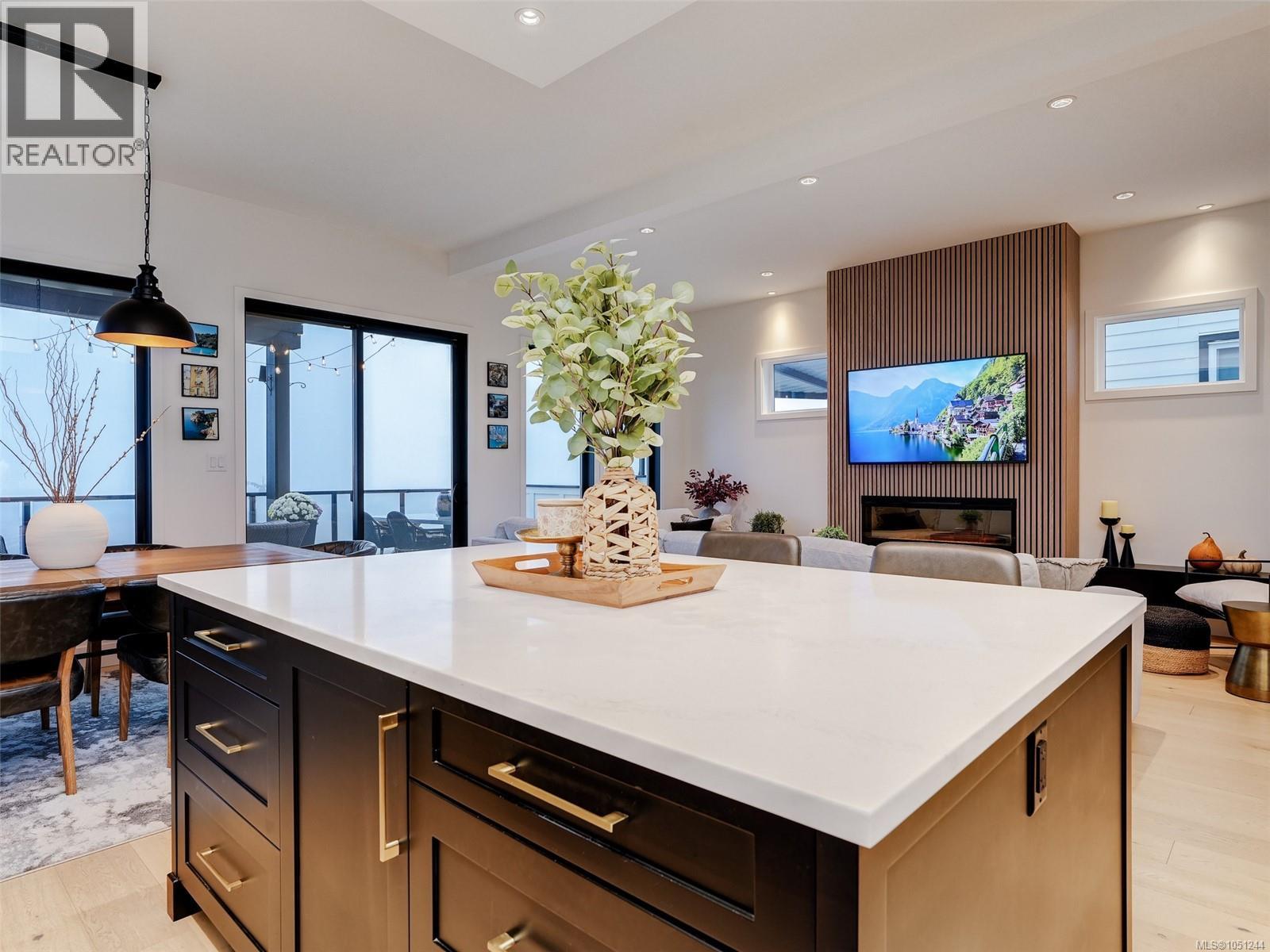 2403 Azurite Cres
