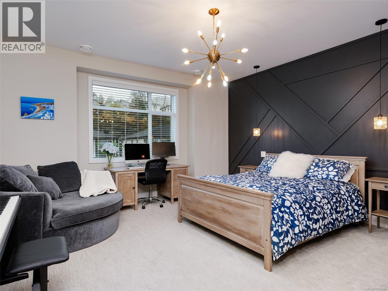2403 Azurite Cres