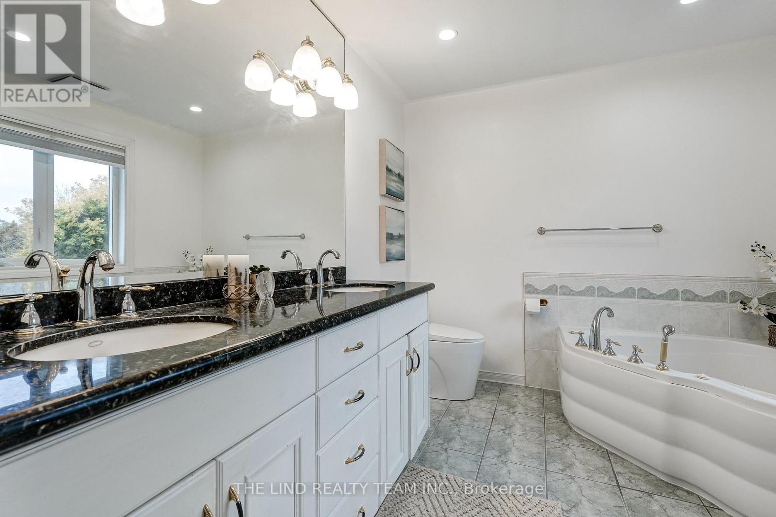 97 Thompson Drive, East Gwillimbury, Ontario  L9N 1E2 - Photo 16 - N13852512