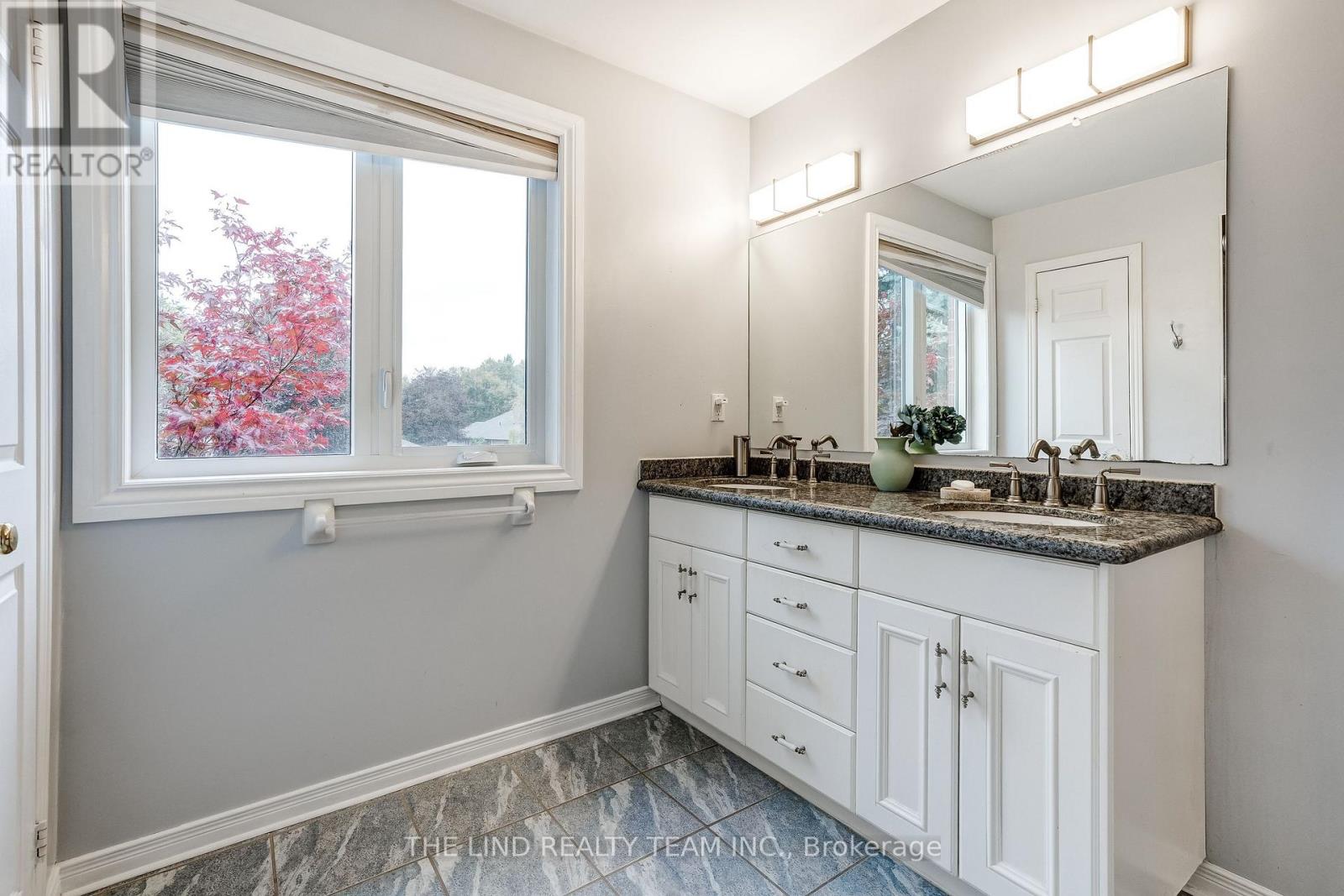 97 Thompson Drive, East Gwillimbury, Ontario  L9N 1E2 - Photo 23 - N13852512