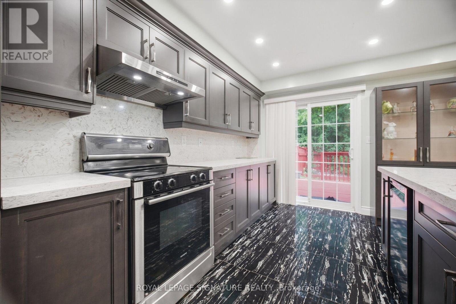 213 Fernforest Drive, Brampton, Ontario  L6R 1T7 - Photo 13 - W13852598