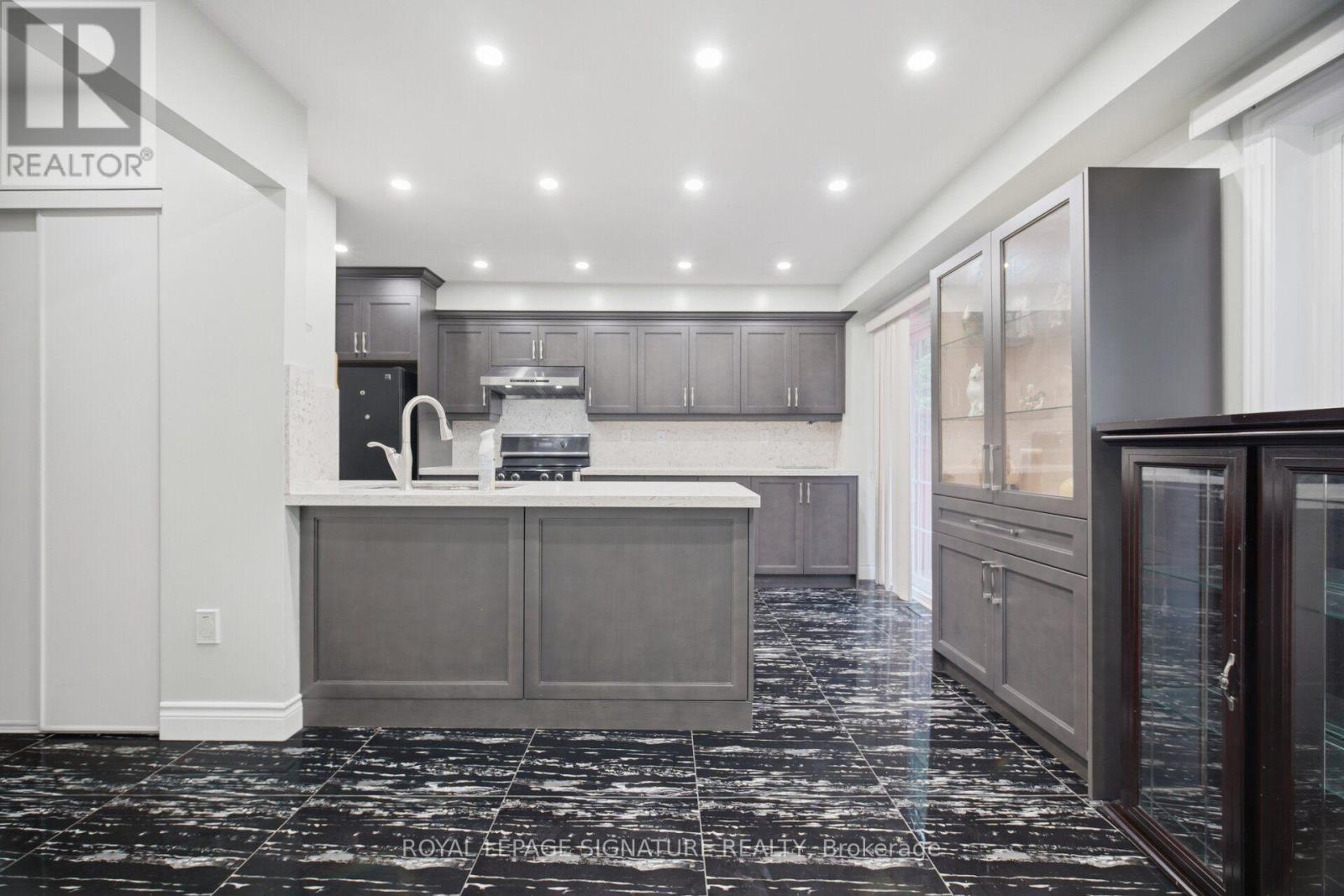213 Fernforest Drive, Brampton, Ontario  L6R 1T7 - Photo 15 - W13852598