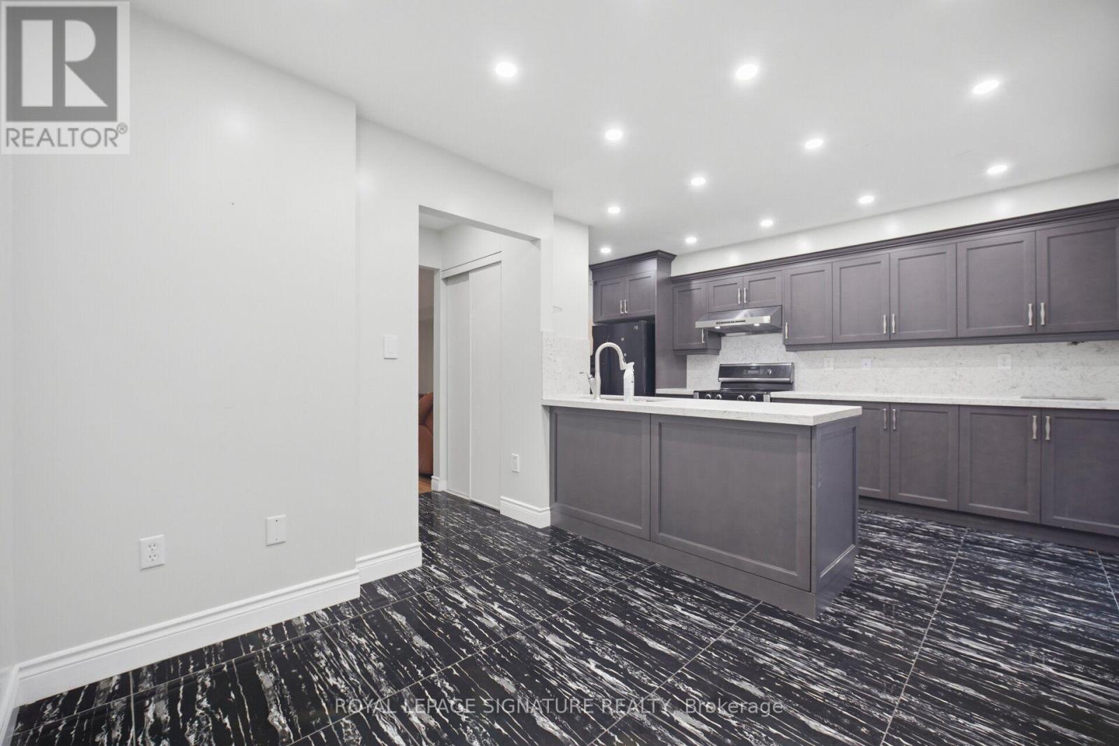 213 Fernforest Drive, Brampton, Ontario  L6R 1T7 - Photo 17 - W13852598