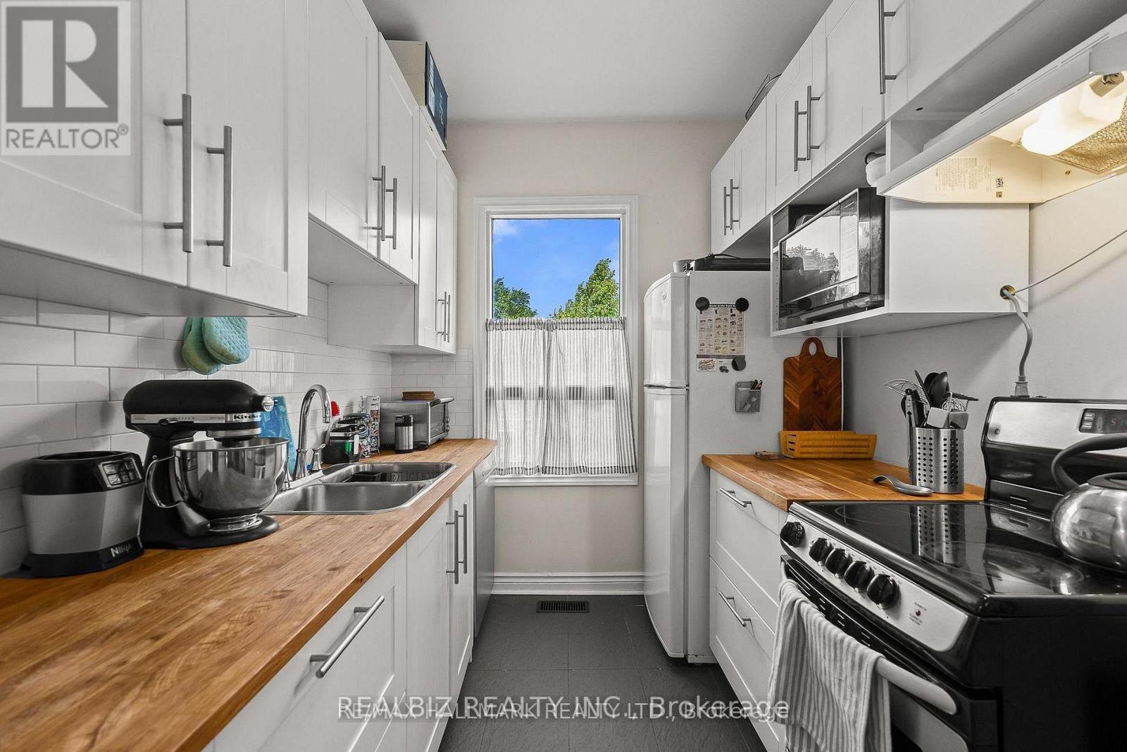 159 Parkmount Road, Toronto, Ontario  M4J 4V3 - Photo 25 - E13852620