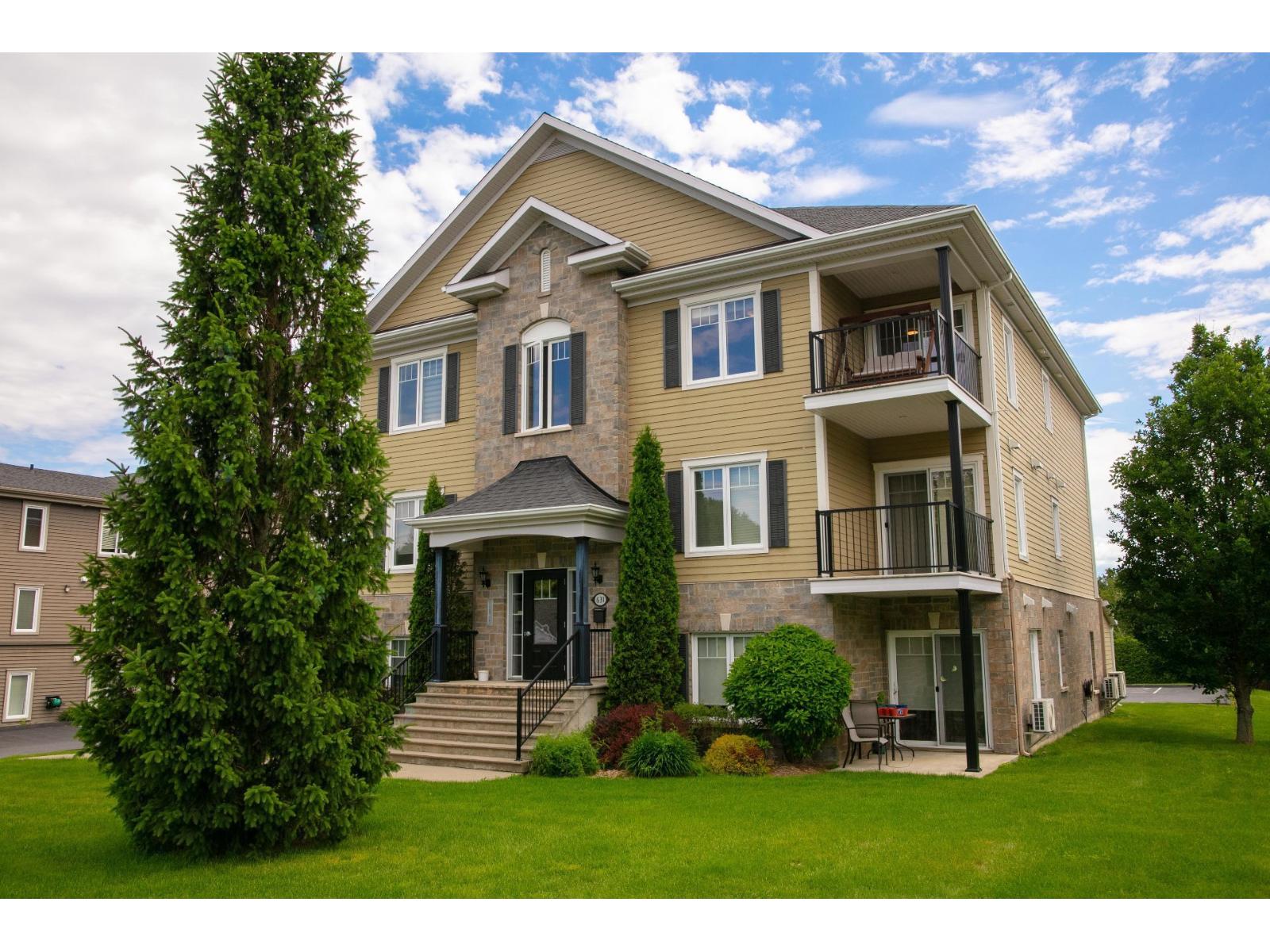631 Rue Merrill|#306 Coaticook Quebec Canada J1A3K1 2