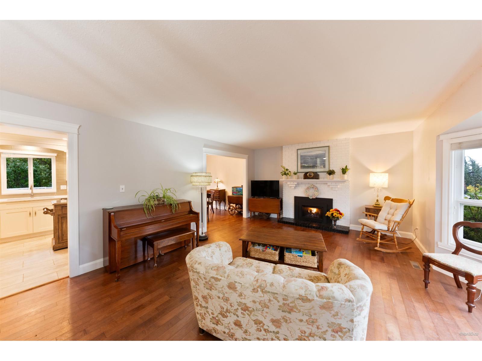 17245 59a Avenue, Surrey, British Columbia  V3S 5S4 - Photo 3 - R3171544