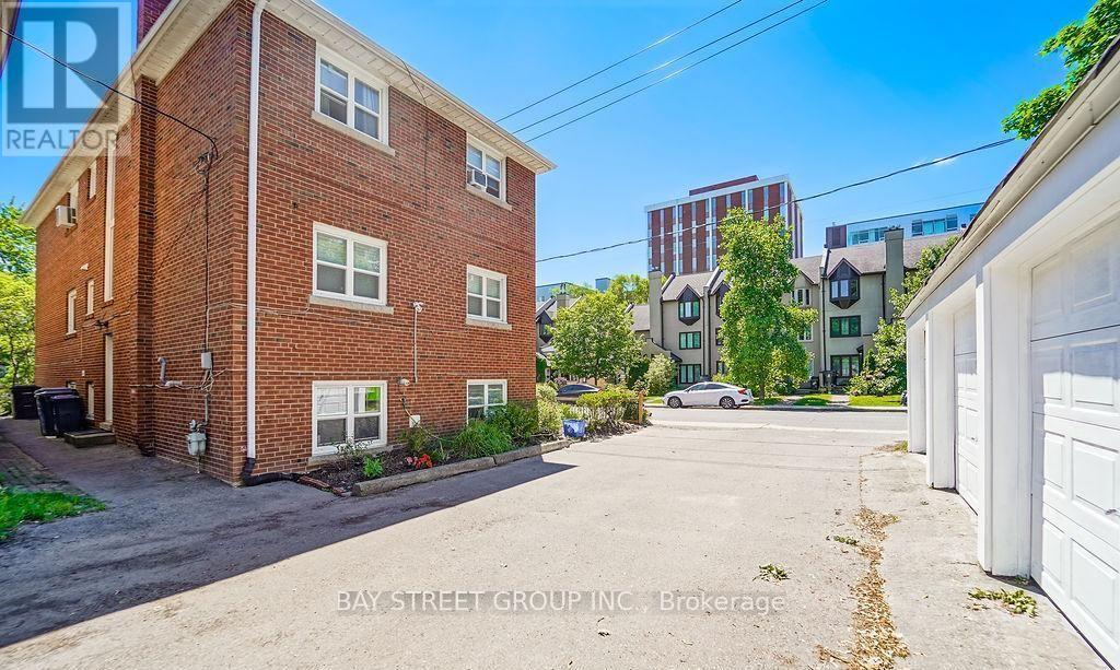 Main Floor - 2 Rowley Avenue, Toronto, Ontario  M4P 2S8 - Photo 13 - C13852672