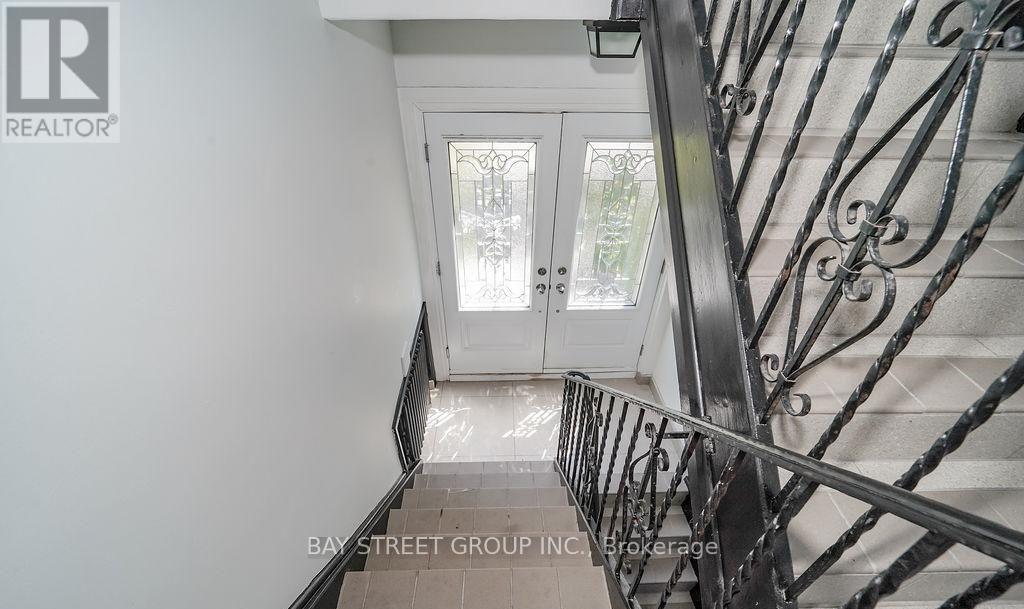 Main Floor - 2 Rowley Avenue, Toronto, Ontario  M4P 2S8 - Photo 3 - C13852672