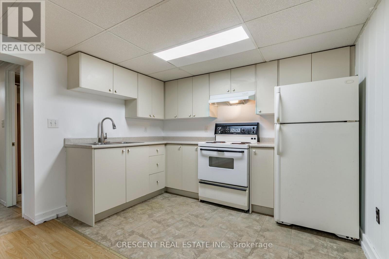 Lower - 14 Claymore Drive, Toronto, Ontario  M8Z 2R9 - Photo 2 - W13852664