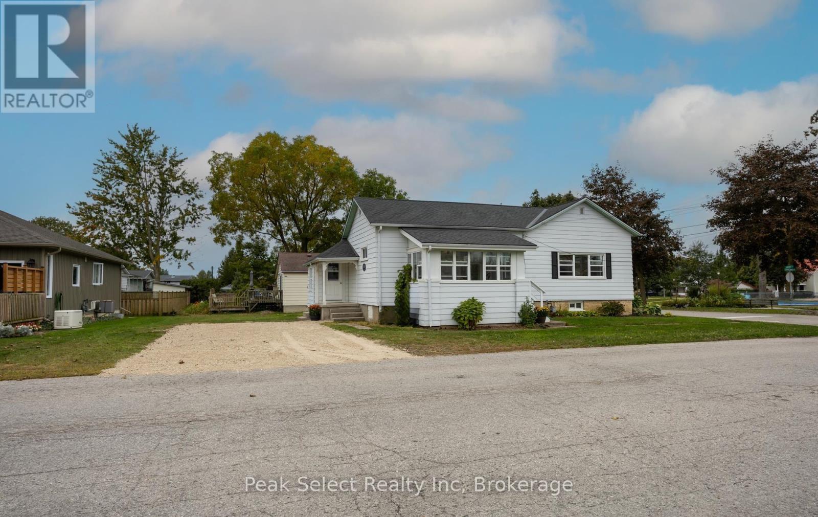 103 Park Street, South Huron, Ontario  N0M 1S2 - Photo 3 - X13852670
