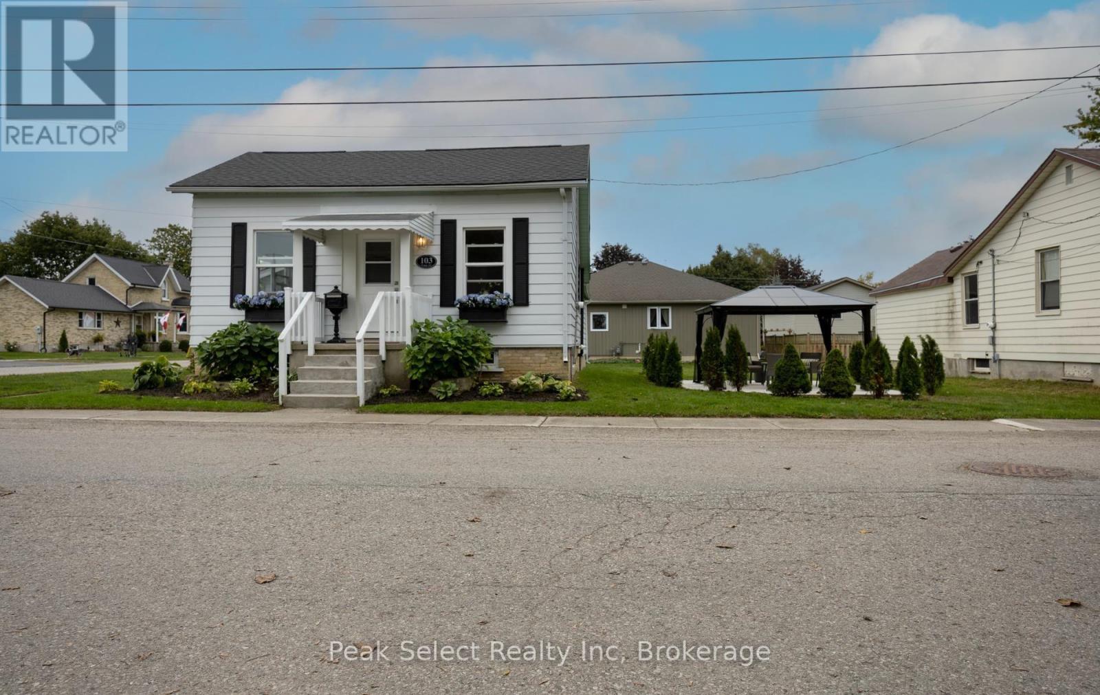 103 Park Street, South Huron, Ontario  N0M 1S2 - Photo 7 - X13852670