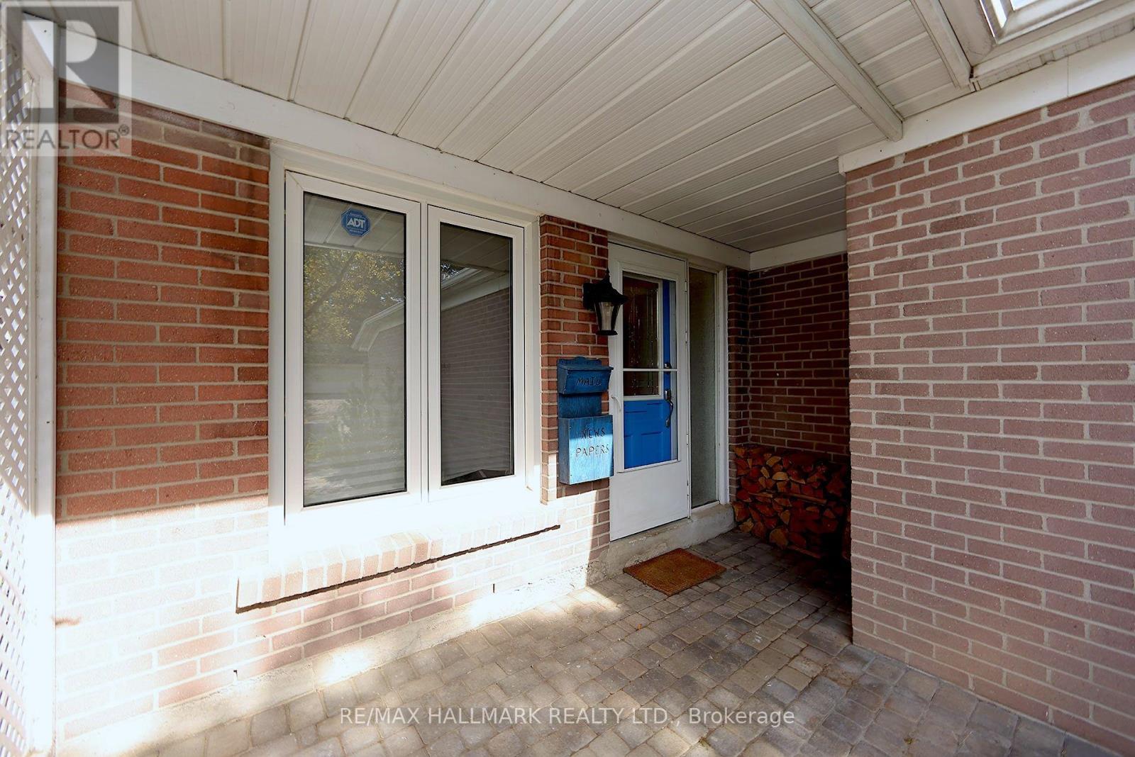 781 Pam Crescent, Newmarket, Ontario  L3Y 5B7 - Photo 3 - N13851704