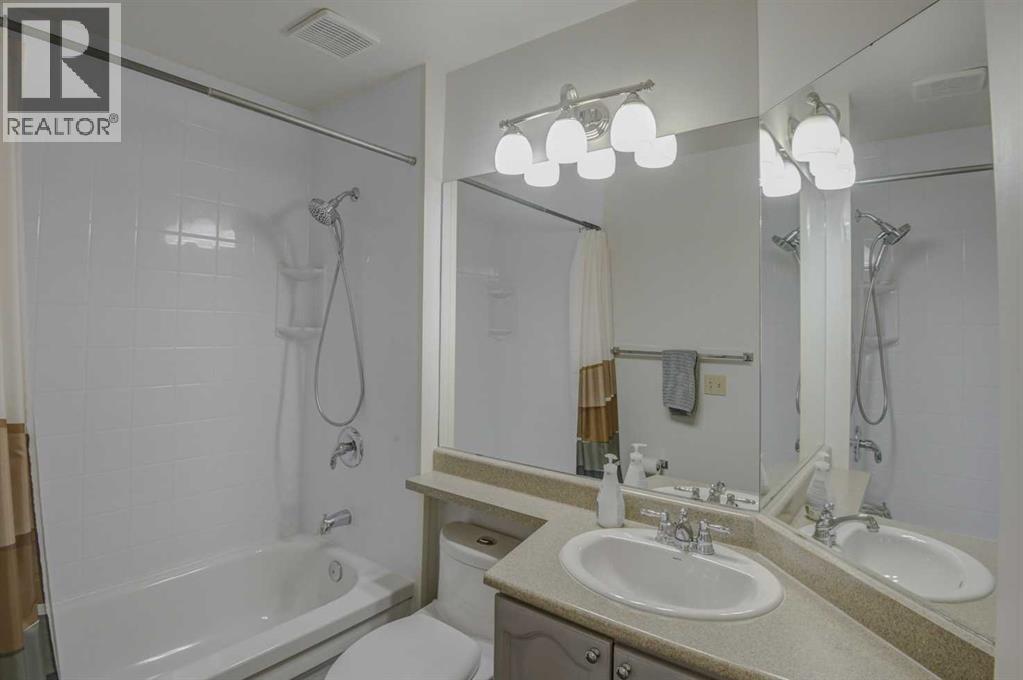 96 Coachway Gardens SW, Calgary, Alberta  T3H 2V9 - Photo 12 - A2349364
