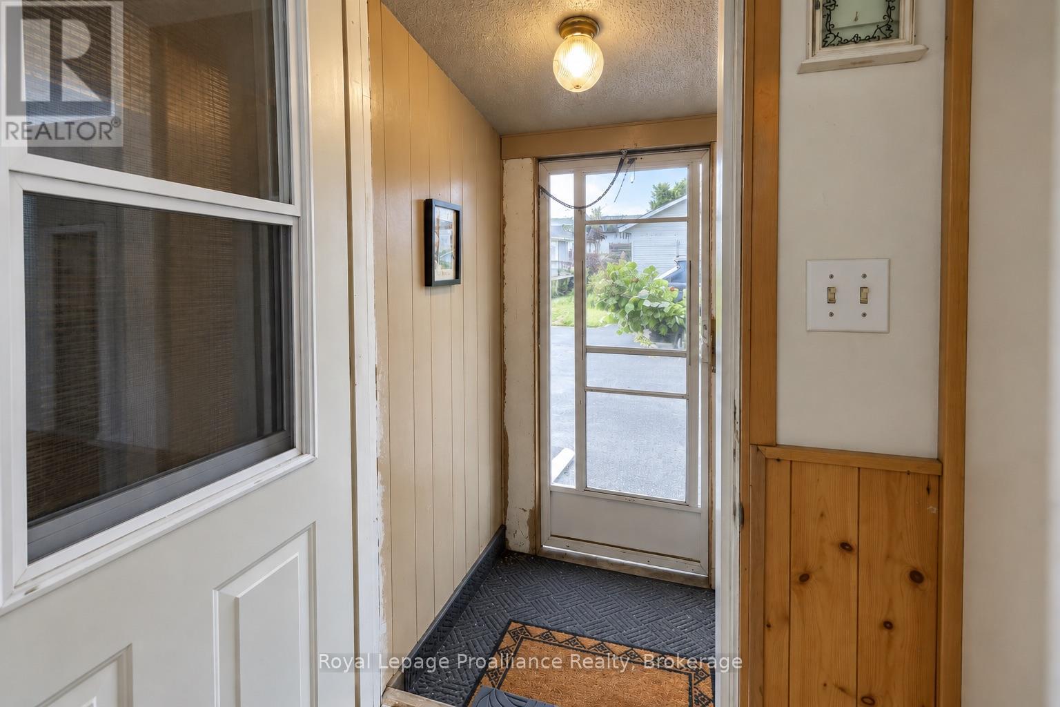 252 Sidney Street, Quinte West, Ontario  K8V 2T4 - Photo 8 - X13672530