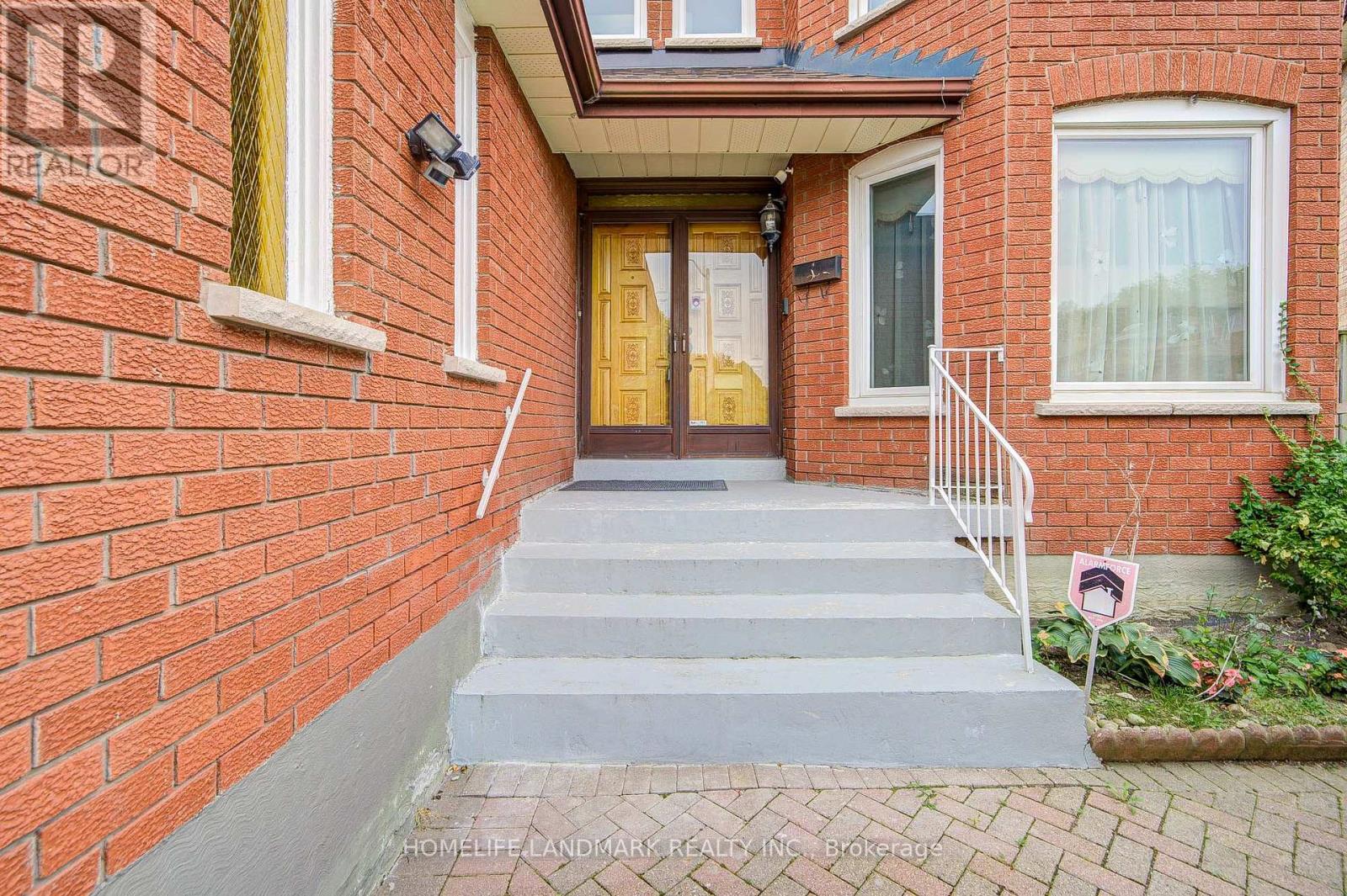 48 Purcell Square, Toronto, Ontario  M1V 3Y3 - Photo 2 - E13852724