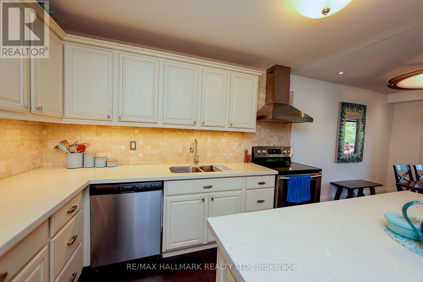 781 Pam Crescent, Newmarket, Ontario  L3Y 5B7 - Photo 7 - N13851704