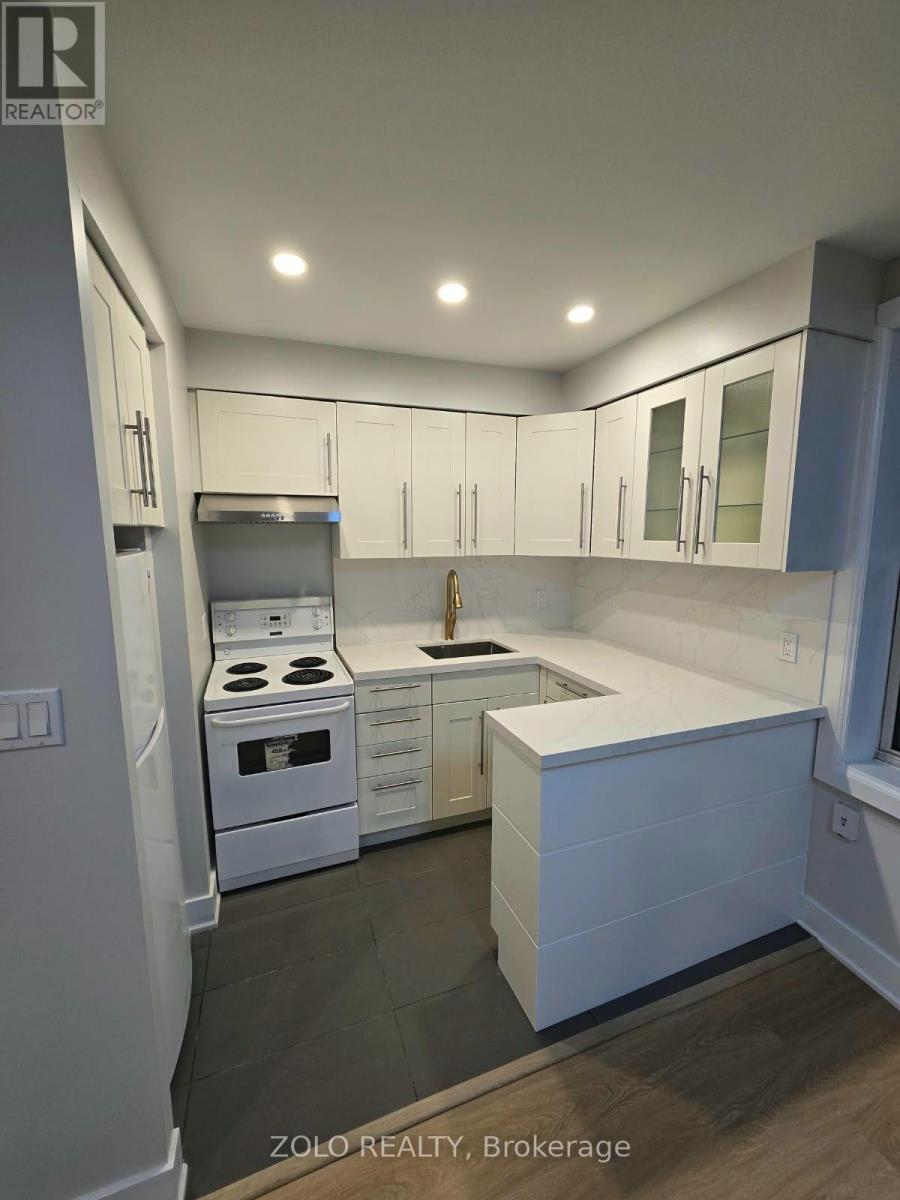 #1 - 3525 Bathurst Street N, Toronto, Ontario  M6A 2C7 - Photo 3 - C13716572