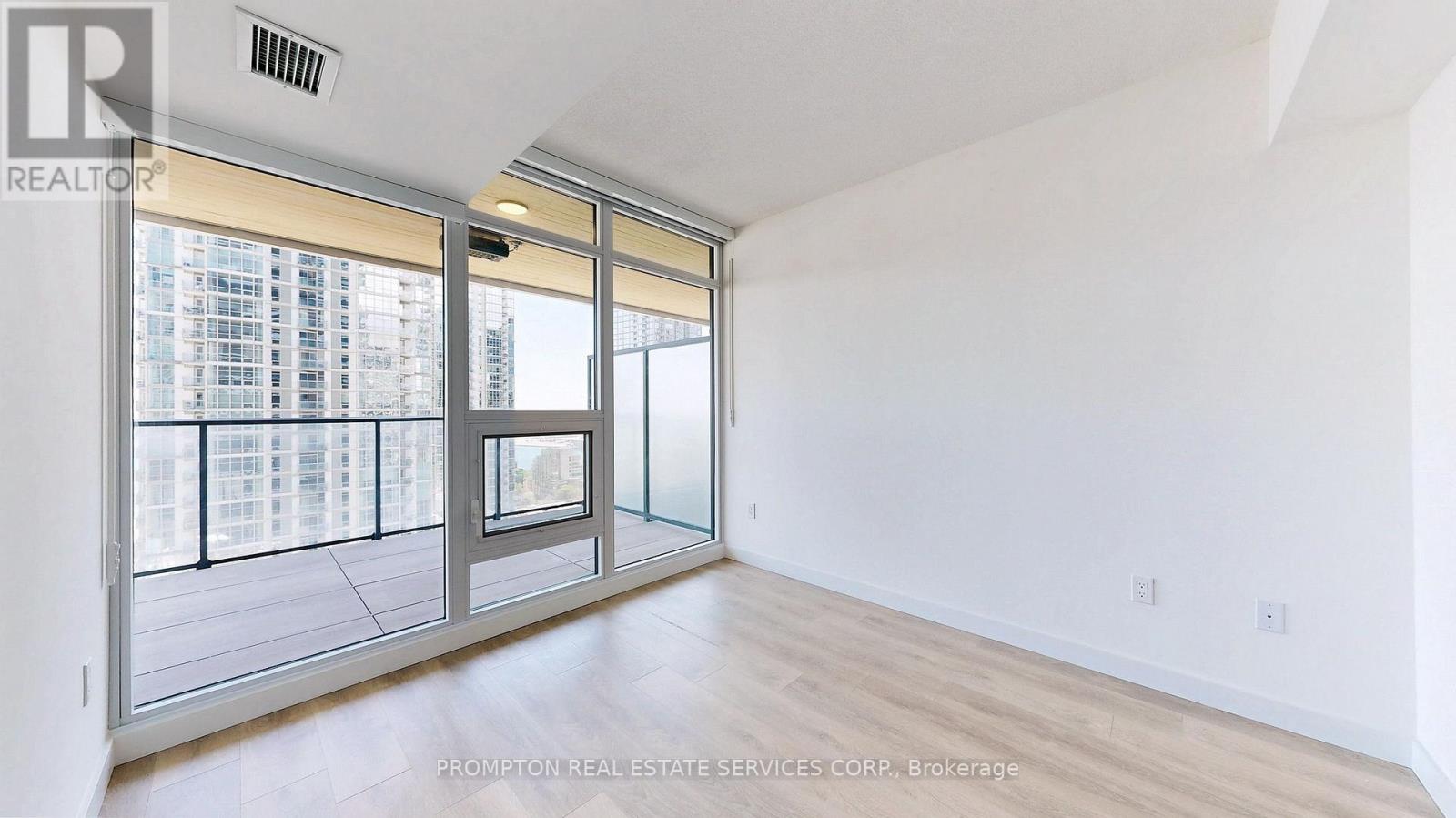 2207 - 1 Concord Cityplace Way, Toronto, Ontario  M5V 0X3 - Photo 21 - C13852794