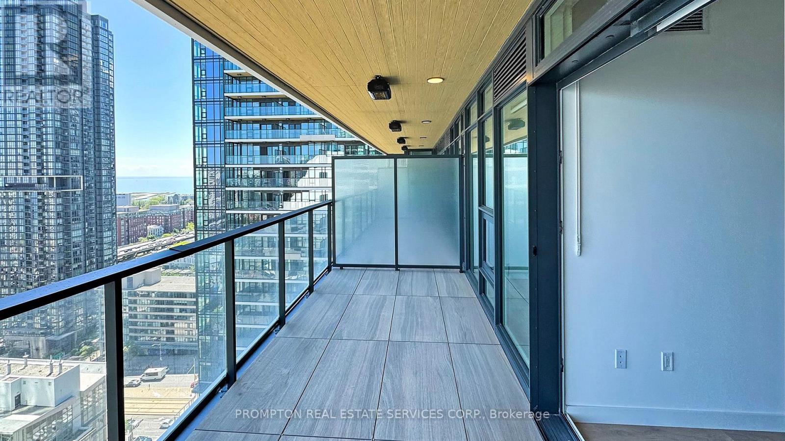 2207 - 1 Concord Cityplace Way, Toronto, Ontario  M5V 0X3 - Photo 29 - C13852794