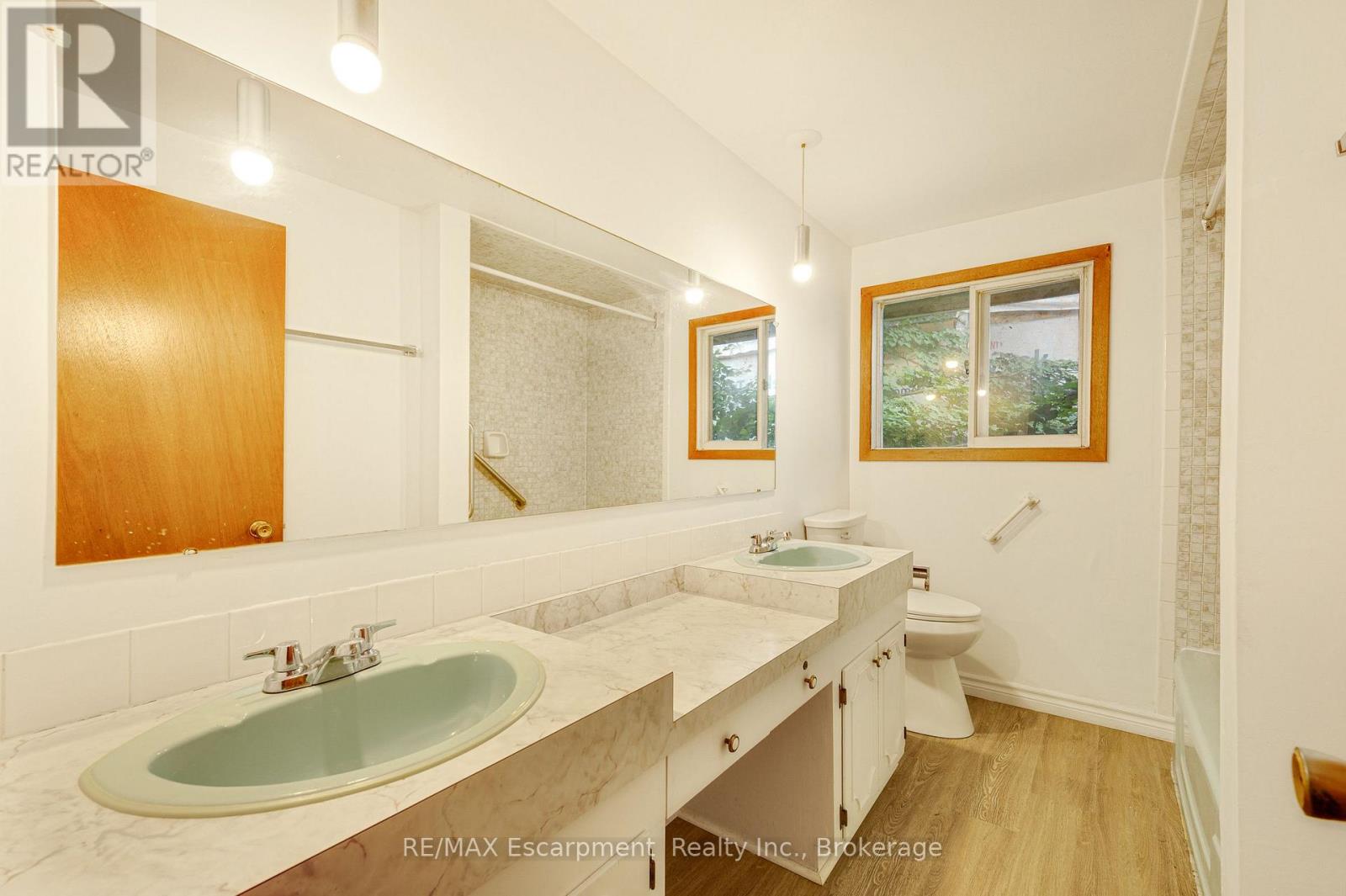 326 Walkers Line, Burlington, Ontario  L7N 2C7 - Photo 12 - W13852776