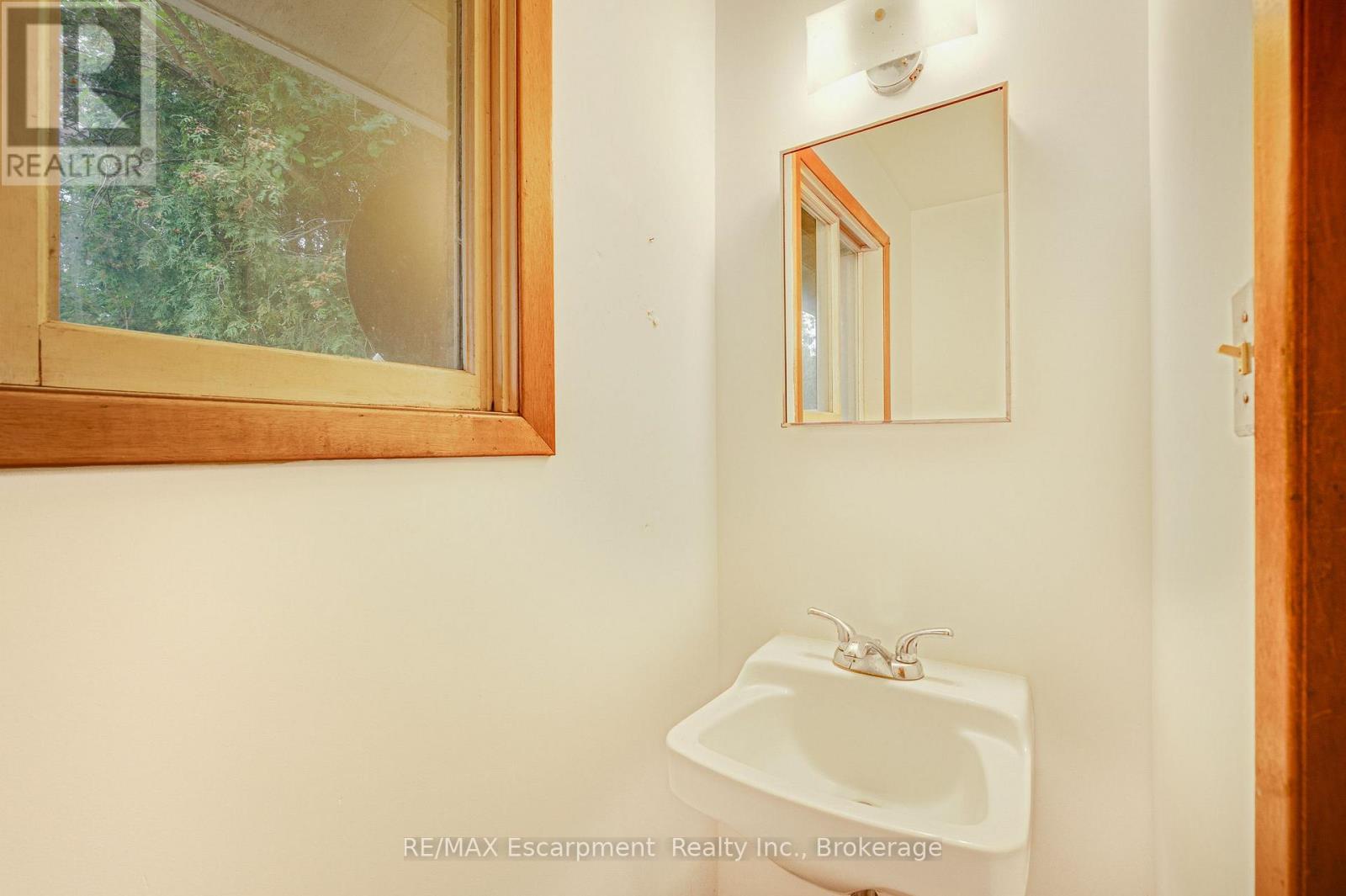 326 Walkers Line, Burlington, Ontario  L7N 2C7 - Photo 8 - W13852776