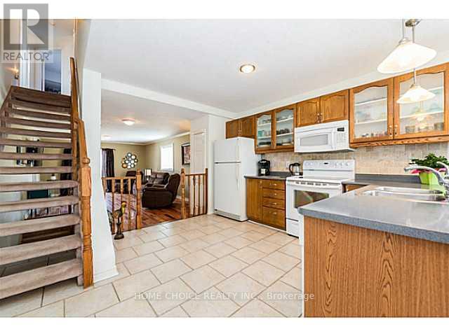 11 Violet Street, Barrie, Ontario  L4N 9N1 - Photo 3 - S13852780