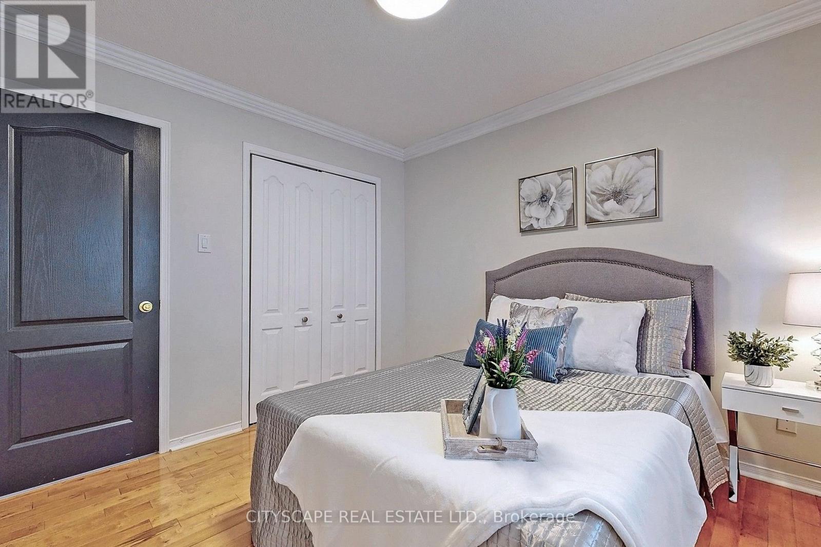 343 Wildgrass Road, Mississauga, Ontario  L5B 4H1 - Photo 14 - W13852788