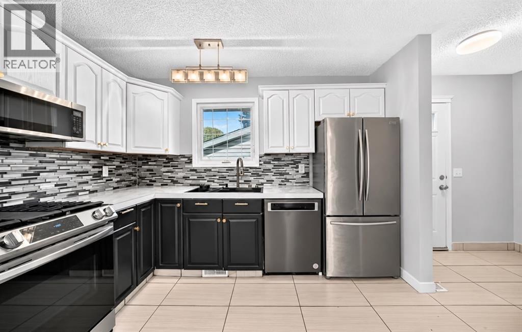 16 Dovely Way SE, Calgary, Alberta  T2B 2K8 - Photo 3 - A2344963