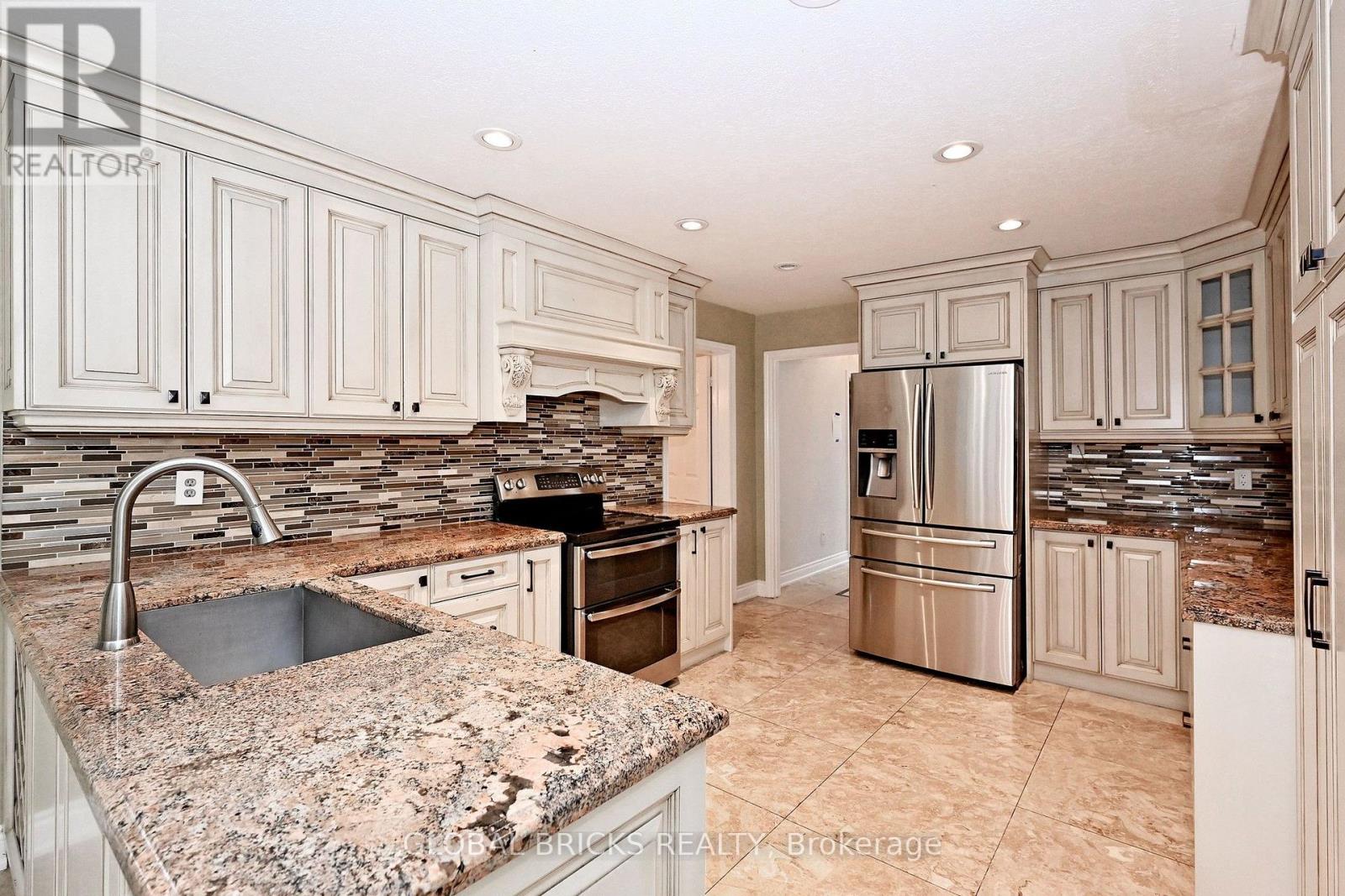 8 Elmsley Drive, Richmond Hill (Observatory), Ontario  L4C 8N1 - Photo 14 - N13845102