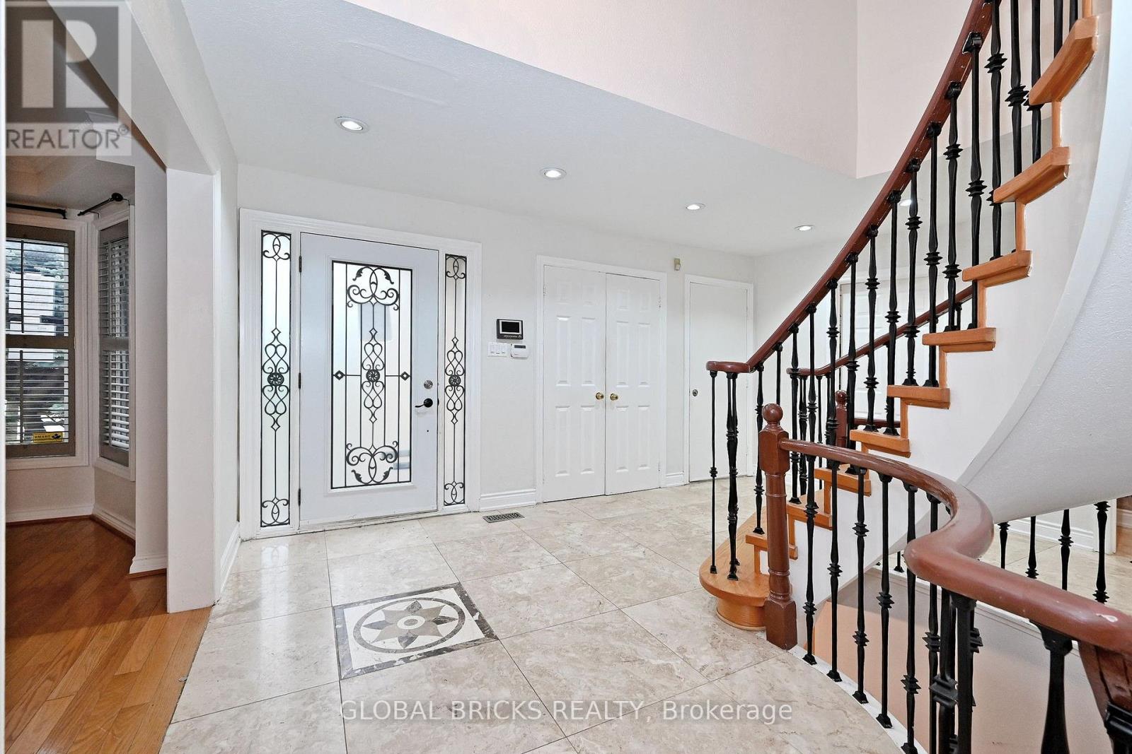 8 Elmsley Drive, Richmond Hill (Observatory), Ontario  L4C 8N1 - Photo 6 - N13845102