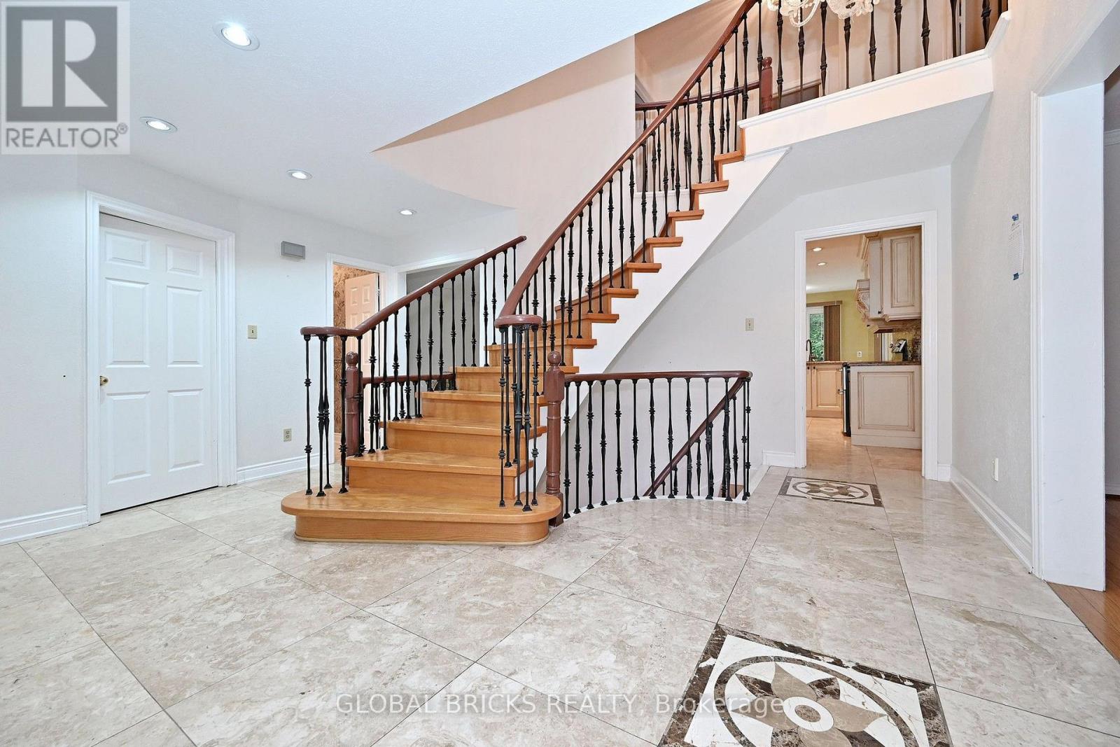 8 Elmsley Drive, Richmond Hill (Observatory), Ontario  L4C 8N1 - Photo 7 - N13845102