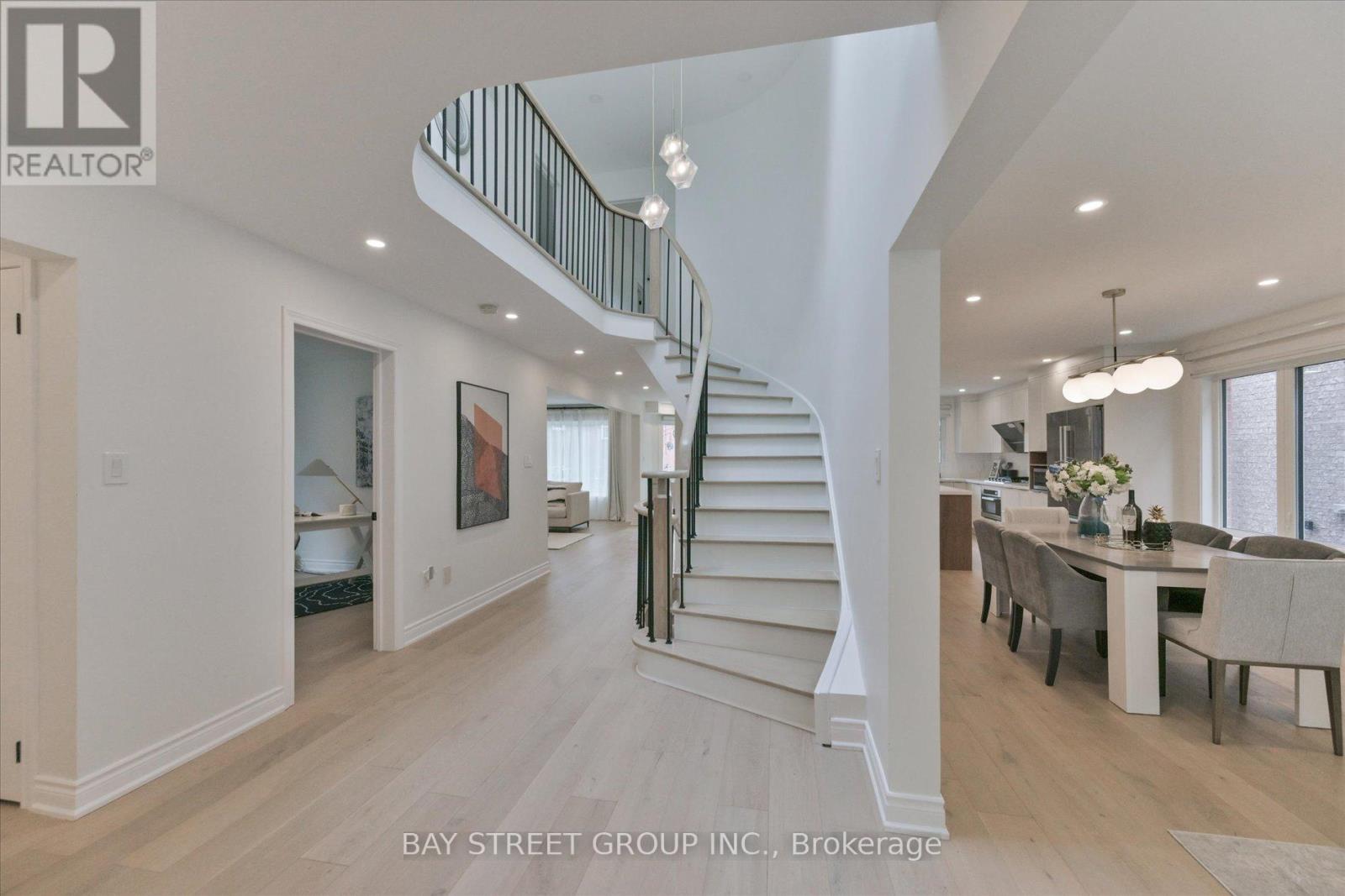 49 Cygnus Drive, Richmond Hill, Ontario  L4C 8P1 - Photo 4 - N13852798
