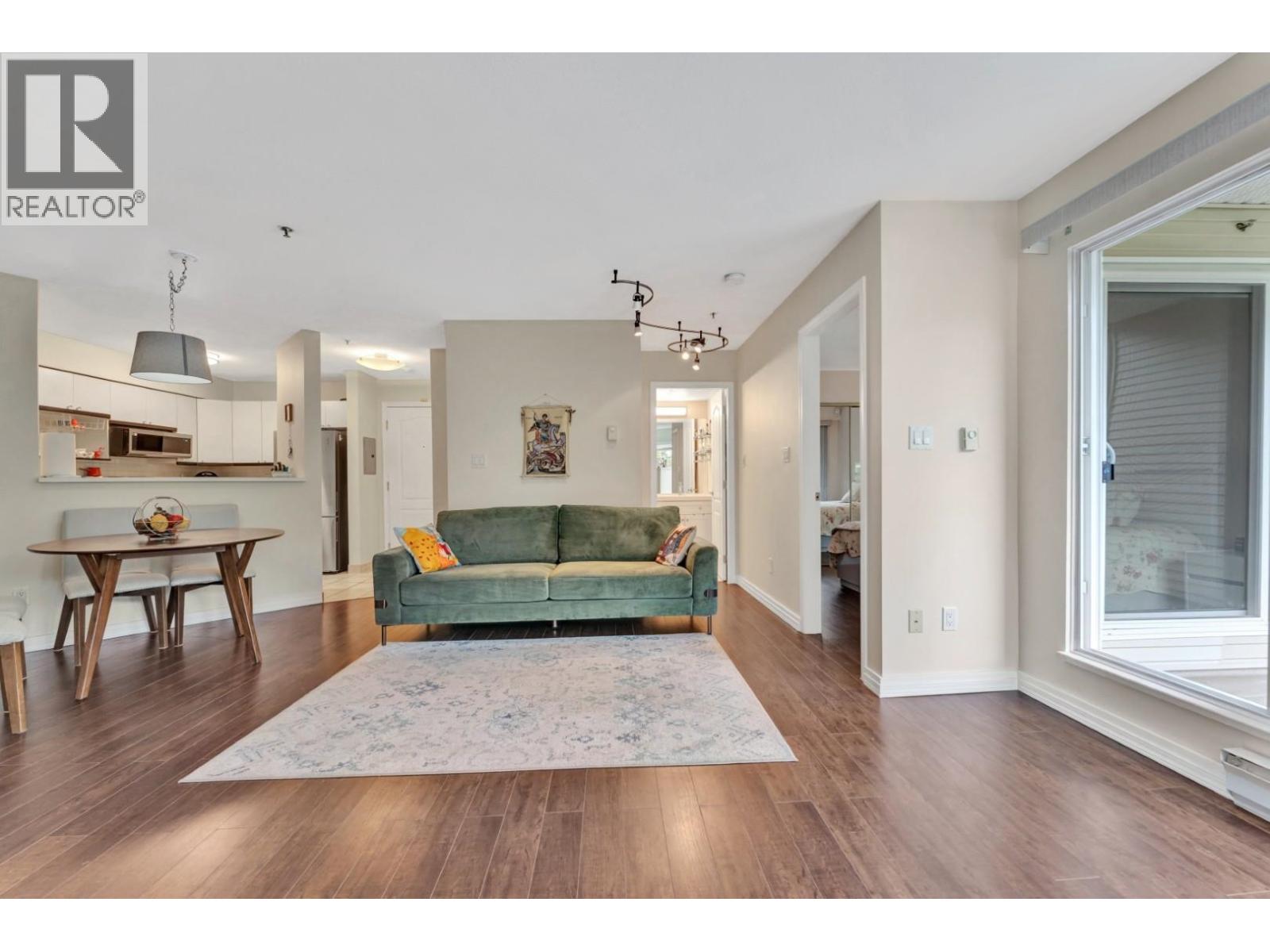 203 2401 HAWTHORNE AVENUE