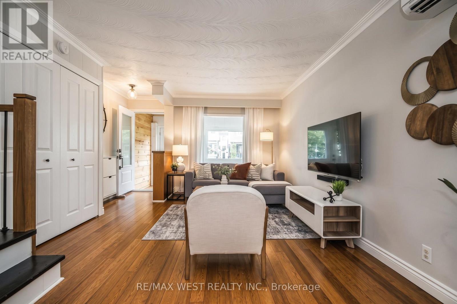 316 Monarch Park Avenue, Toronto, Ontario  M4J 4T1 - Photo 7 - E13852086