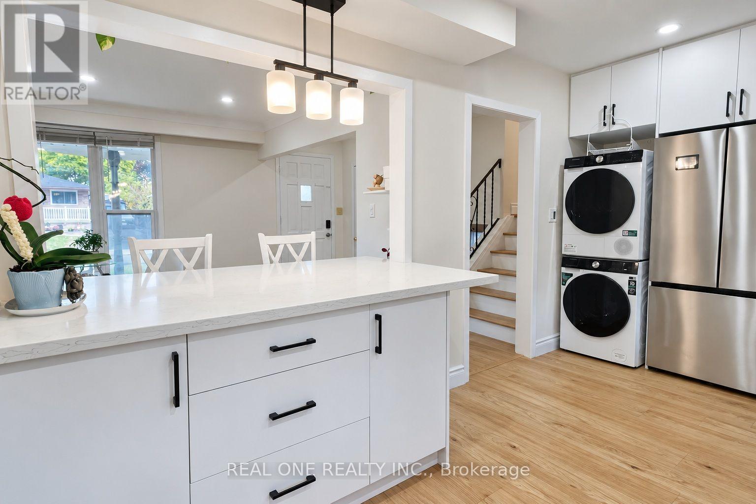 Upper - 41 Marlowe Drive, Hamilton, Ontario  L9C 2H7 - Photo 12 - X13852818