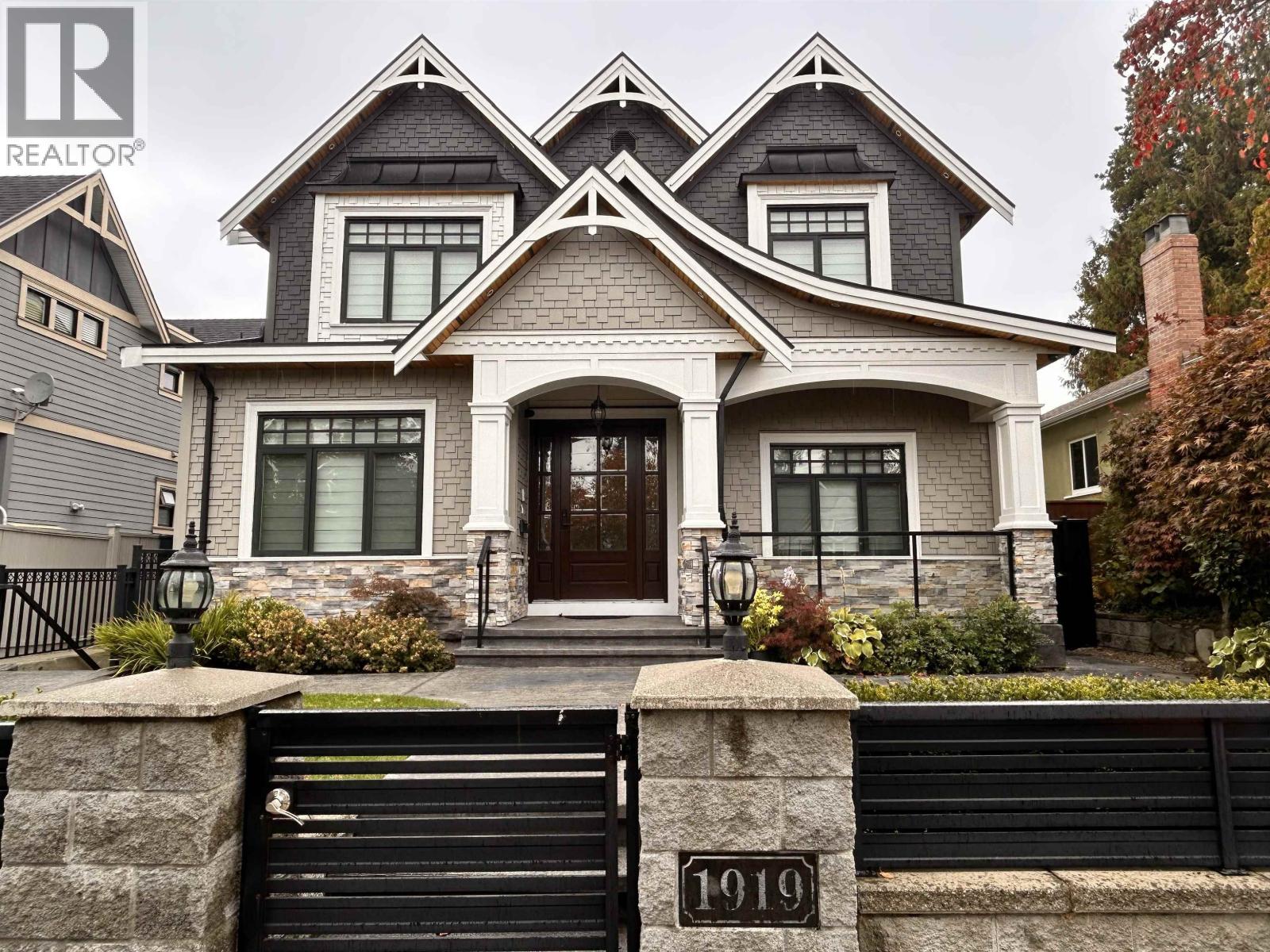 1919 Dublin Street, New Westminster, British Columbia V3M 3A4 - Photo 1 - R3171283