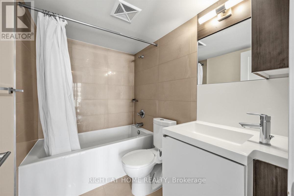 1204 - 300 Front Street W, Toronto (Waterfront Communities), Ontario  M5V 0E9 - Photo 14 - C13852826