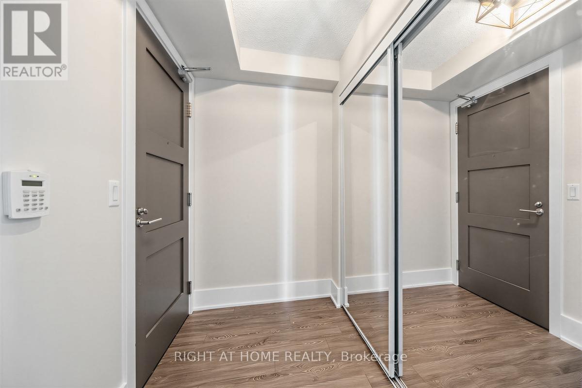1204 - 300 Front Street W, Toronto (Waterfront Communities), Ontario  M5V 0E9 - Photo 3 - C13852826