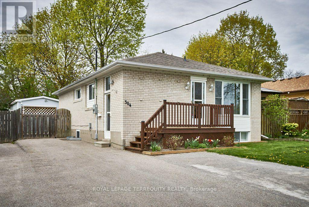 LOWER - 304 PALMERSTON AVENUE, Whitby, Ontario