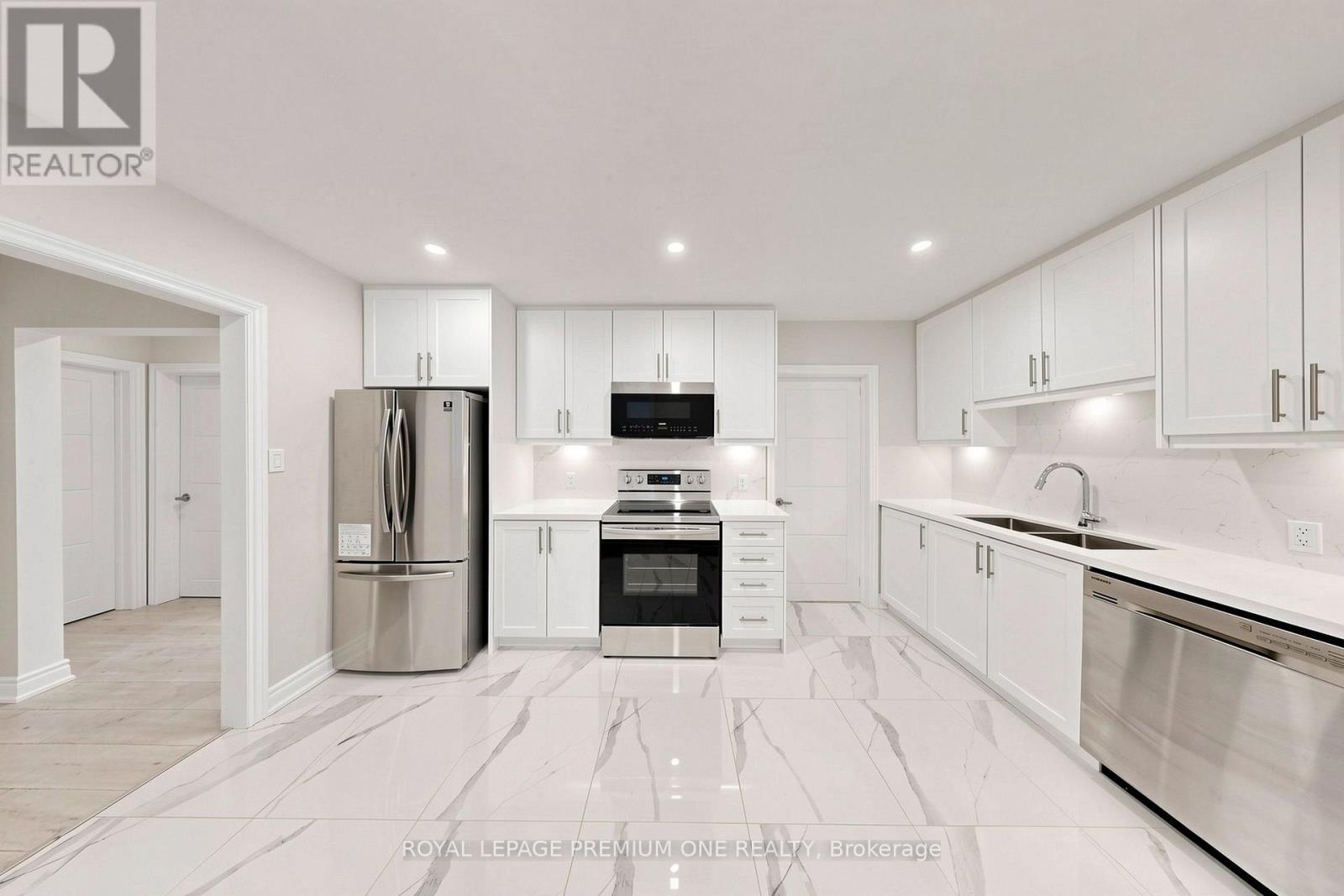 98 Thornton Avenue, Bradford West Gwillimbury, Ontario  L3Z 1N4 - Photo 6 - N13852824