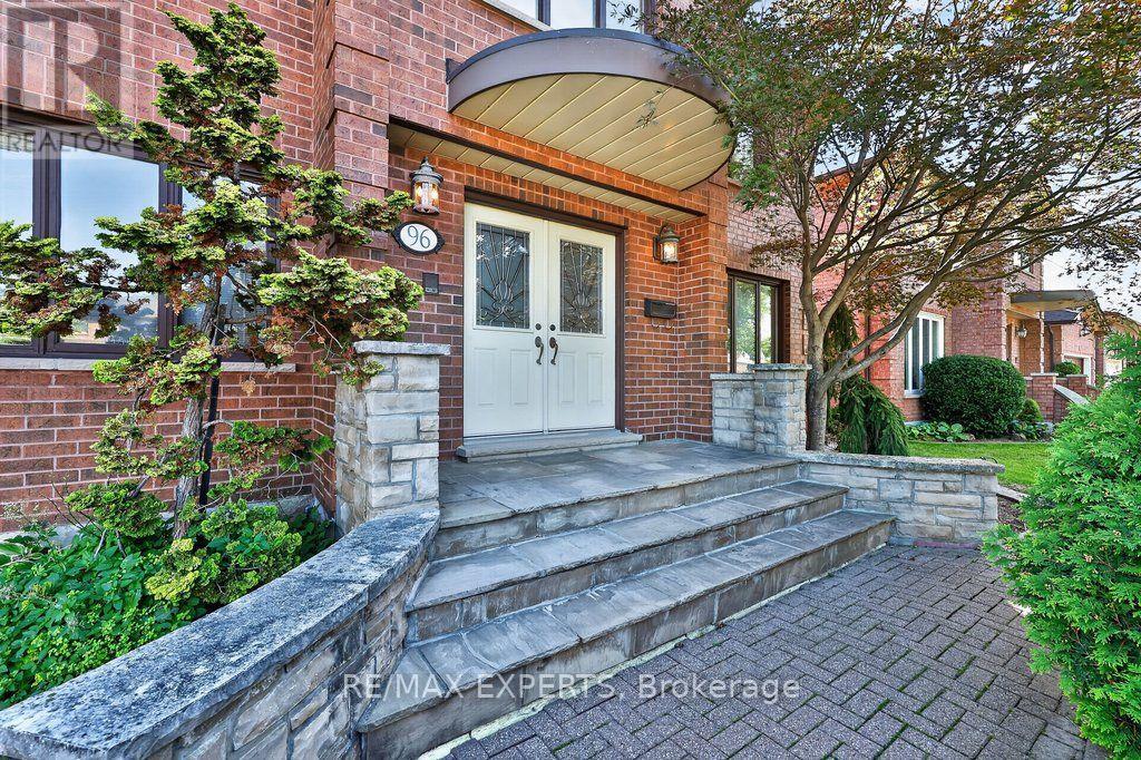 96 Benjamin Drive, Vaughan, Ontario  L4L 1H9 - Photo 3 - N13852836