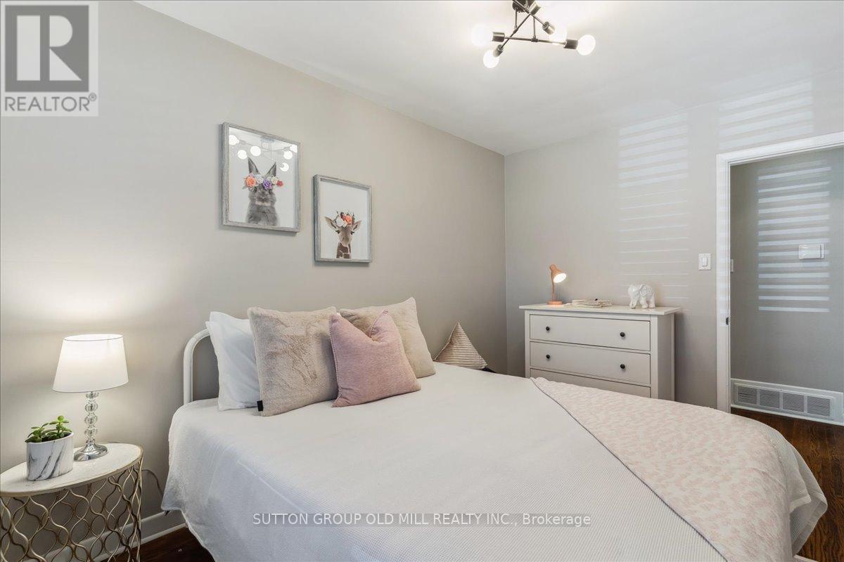 2a Elton Crescent, Toronto, Ontario  M8W 2X8 - Photo 8 - W13852844