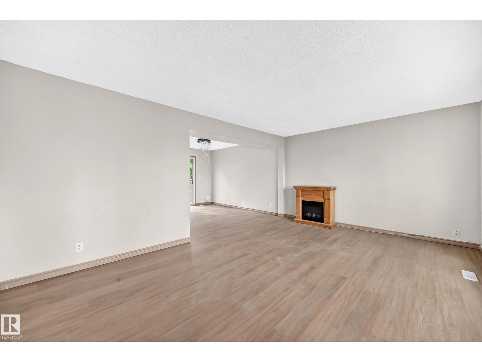 10919 69 AV NW