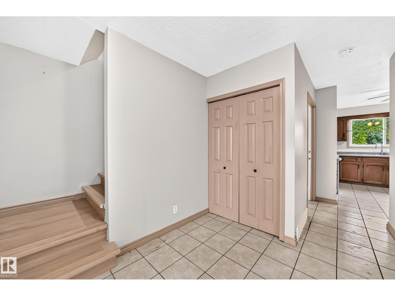 10919 69 AV NW