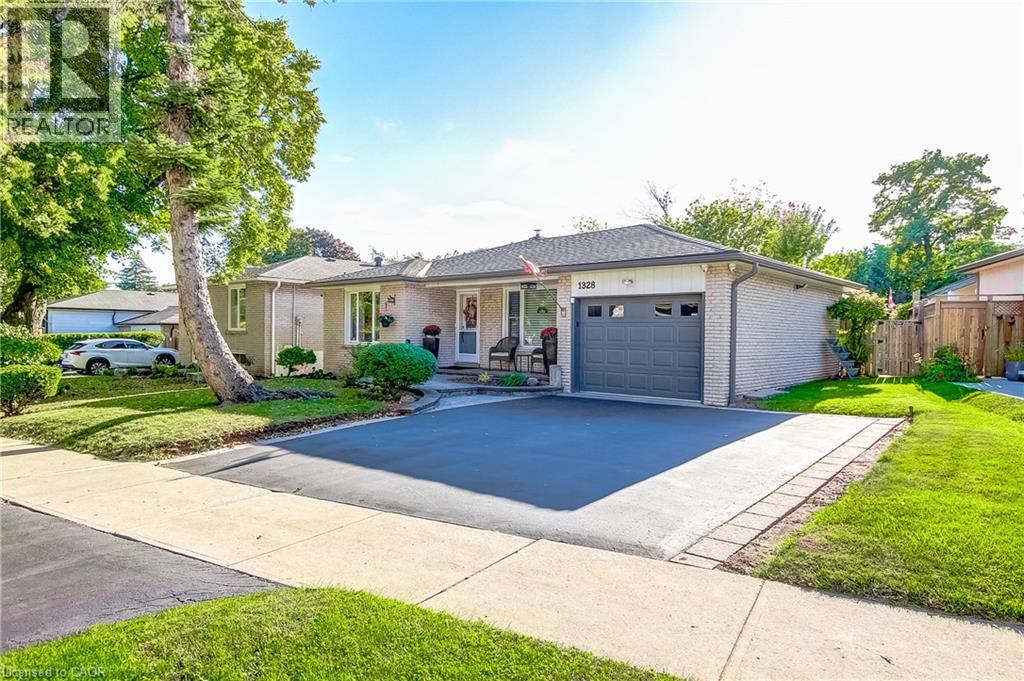 1328 Falgarwood Drive, Oakville, Ontario  L6H 2L9 - Photo 2 - 40866548